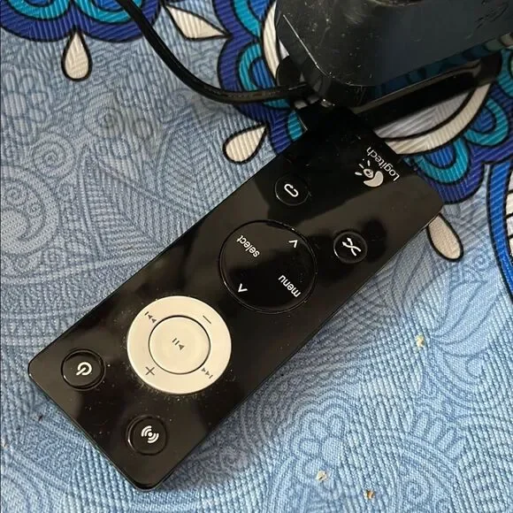 Logitech unit plus remote plus power plus bag to carry it in - Picture 6 of 9